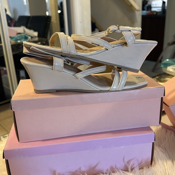 WEDGE SANDAL SIZE 8 NEW NEVER WORN - Picture 3 of 4